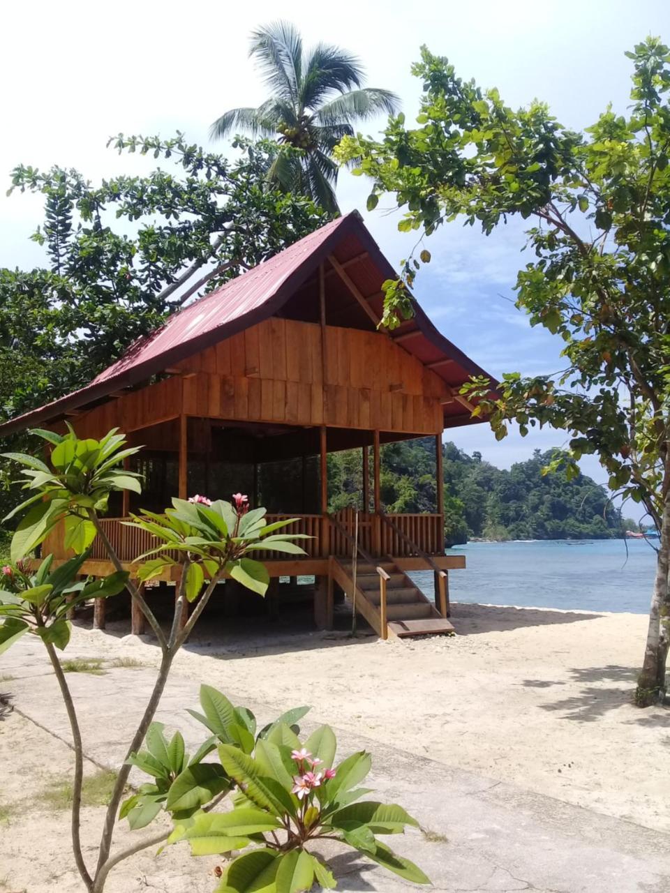 Nusa Nalan Beach Resort Rumah Olat Exterior foto